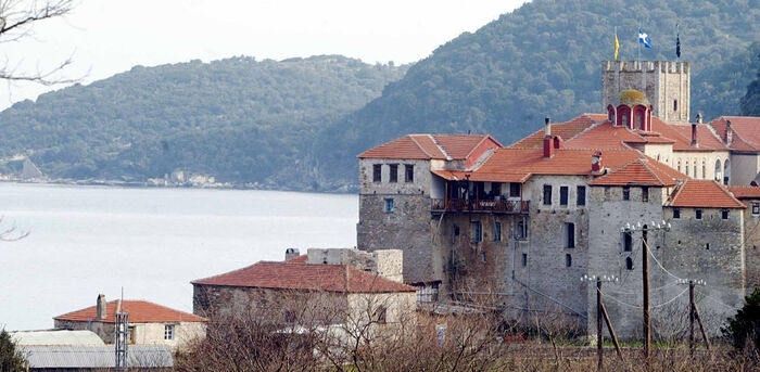 Orthodoxy2019's tweet photo. Authorities evict monks from two properties of Athonite Esphigmenou Monastery in Greece
https://t.co/lET2HQ948n

Yesterday, July 23, police officers arrived at the monastery’s dependencies in Ierissos on the peninsula of Chalkidiki, near Mt. Athos, and in Nea Roda, 70 miles so... https://t.co/G6KtpnViB0