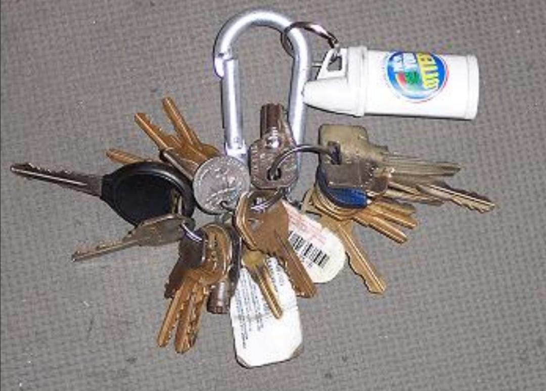 SafeKeyP1's tweet photo. Can you #imagine having to #carry all these?
Think of the #damage it'll inflict on your #phone #property #person #clothing....
#SafeKeyP will make a #difference
Who's with me?? https://t.co/vi7iW8Ydfv