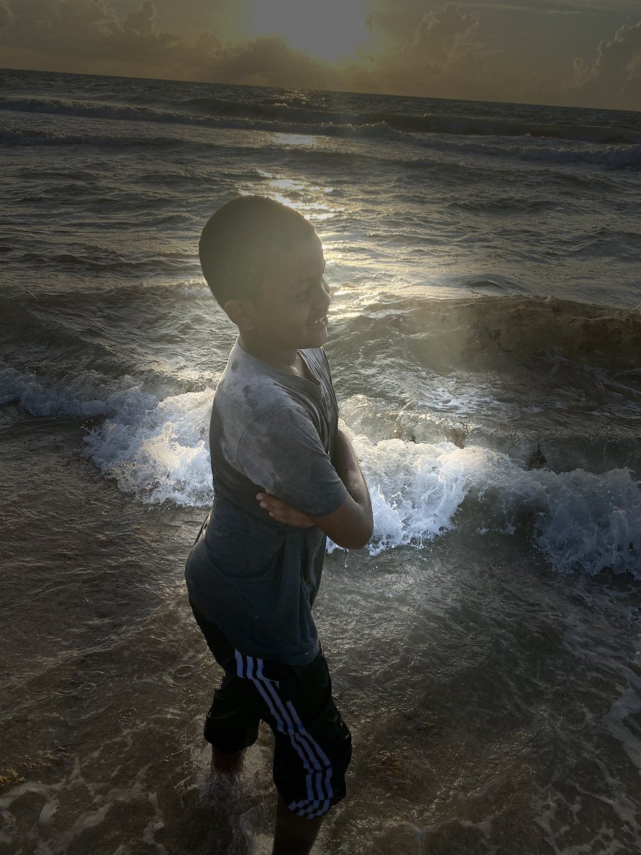 PrincipalRIE's tweet photo. He tracks the time of each sunrise with such enthusiasm that today I made his wish to watch the sunrise on the horizon a reality. #Socialdistancing  #Myweatherman #Hemisseshisfriends #Heissmiling #maskon #Beautiful #Nature https://t.co/U3nSNWh8Uw