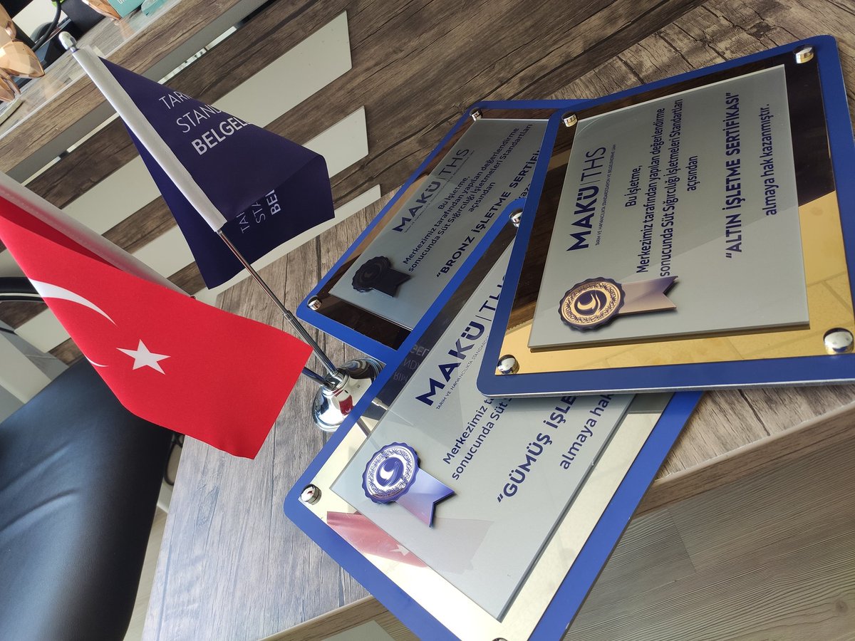makuthsbuam's tweet photo. Merkezimiz tarafından belgelendirme hakkı kazanan süt sığırcılığı işletmeleri için tasarlanan bina dışı levhalarımız hazırlandı 🎖️🎖️ https://t.co/8fQZWkfdDy