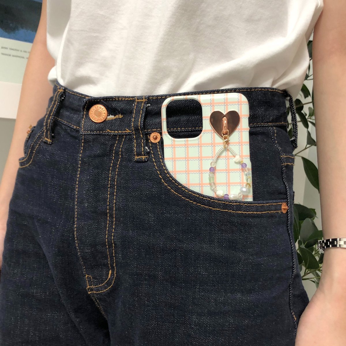 youremotions_'s tweet photo. 비즈키링 만들어서 
zigzag check case에 달아봤어요 ◡̈ 🤍
이 키링은 나중에 이벤트로 올려볼게요 ❕ https://t.co/yaMCBIhB4M