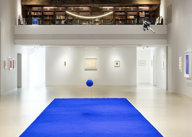 LivyEtoile's tweet photo. #CetÉtéJeVisiteLaFrance Le somptueux Domaine des Étangs (#Massignac, Charente) consacre une exposition à Yves #Klein, mettant à l’honneur, outre ses monochromes d’un bleu fascinant, son amour pour la nature et la couleur. Un détour appréciable, avec toi ? https://t.co/DB4PZULZmj https://t.co/M8AFGTFH5m