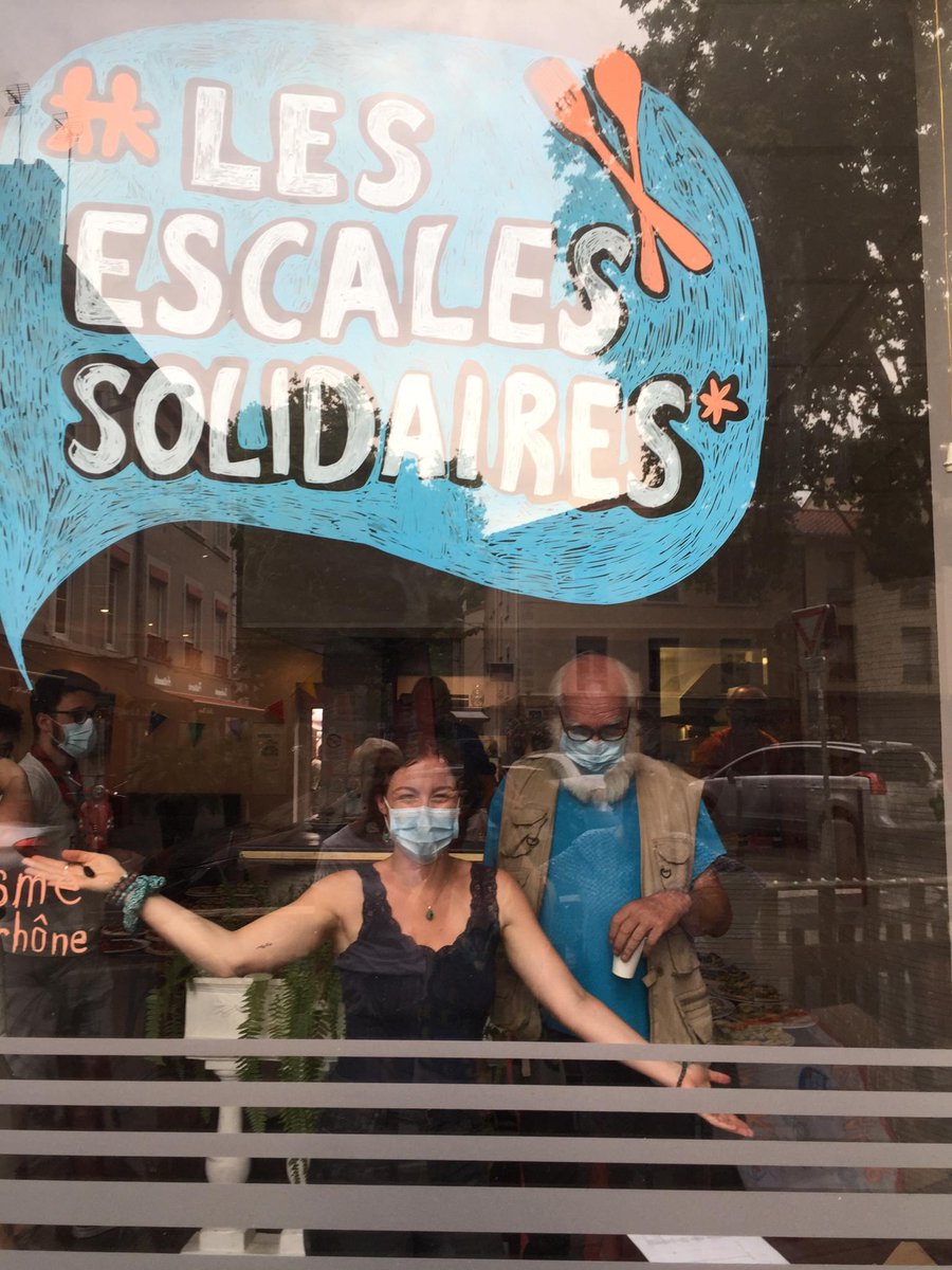 HabitatetHumani's tweet photo. 🧐À la découverte de la nouvelle #EscaleSolidaire du 9 !
Hier soir l'équipe des Escales organisait une Pizza Party 🍕 pour découvrir la nouvelle Escale Solidaire qui ouvrira cet automne Place Dumas de Loire, à Vaise. https://t.co/23orSIR9jB