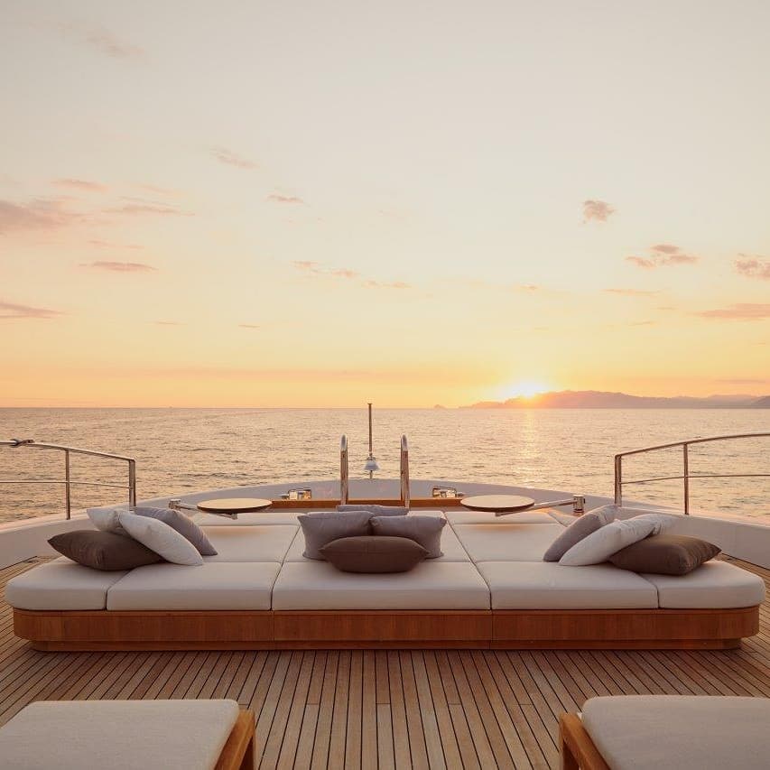 puntamagazine's tweet photo. Luxury Yachts: Benetti Diamond 145 - The perfect marriage of tradition and innovation.
#benettiyachts #diamond145 #class #timeless #madeinitaly #thebenettiway #luxuryyachts #gigayachts #yachtdesign #megayachts #luxurylifestyle #superyachts #motoryachts #luxury #puntamagazine https://t.co/xgGh6072Yg