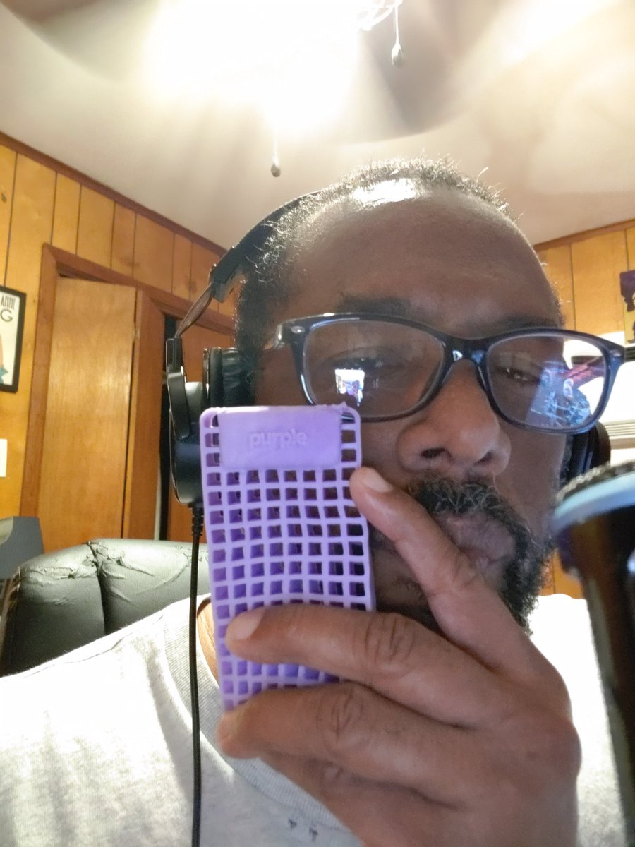 HVMLHTX1's tweet photo. @mindykaling Purple! OMG! The Purple Mattress is the absolute truth! I just did a story on the Purple Mattress on my radio show last week!!!! And the Temperpedic pillow I bought!! Heaven! https://t.co/SI9a1JgmWG