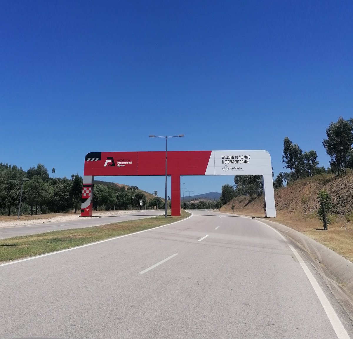 DAZNPortugal's tweet image. Olá, Portimão 👋
Acompanha a emissão especial na 📺 ELEVEN SPORTS 3 ou 🔴 LIVE no nosso Facebook.
#F1Eleven