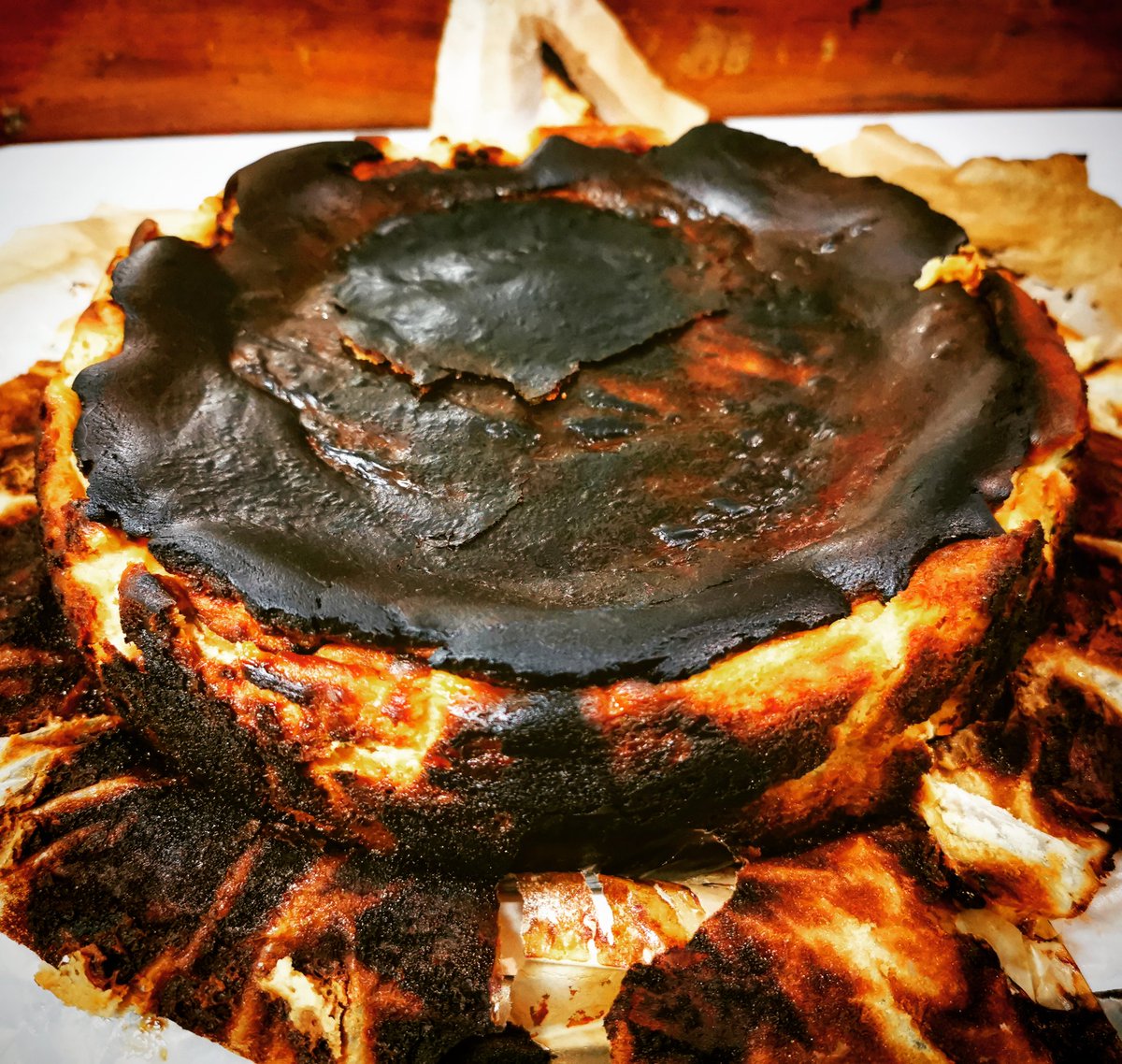 estoymarkangelo's tweet photo. Basque Burnt Cheesecake. Muntik na ma cremate pero masarap yan. 😁
#food #foodphotography #smashingnosh #foodph #foodporn #cheesecake #basquecheesecake #basqueburntcheesecake https://t.co/PLtTOyXqDg
