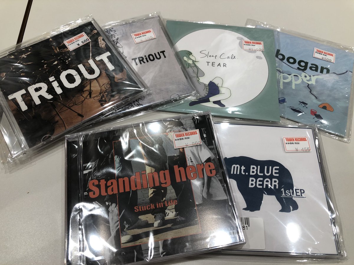 69ksk715's tweet photo. タワレコで買ってみた
#TRiOUT
#TEAR
#Tobogan
#StuckinLife
#MtBLUEBEAR https://t.co/OBU99keWw5