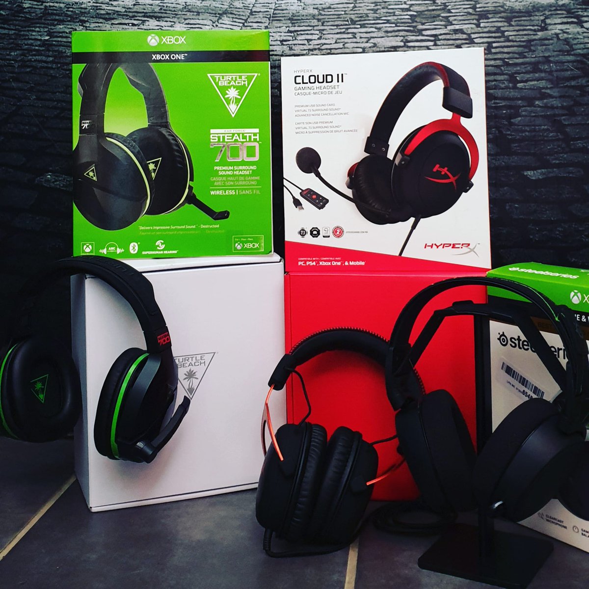 SpideySupreme's tweet photo. Réception du jour!
3 casques gaming!
Mon dieu qu'ils sont magnifiques! 

HyperX Cloud 2
Turtle Beach Stealth 700X
Steelseries Artics 9X

@TurtleBeachFR @SteelSeriesFR @HyperXFrance
@xboxfrance
#xbox #XboxOne #gaming #audio
#casque #geek #turtlebeach #hyperxcloud2 #steelseries https://t.co/Ojyzer0W0o