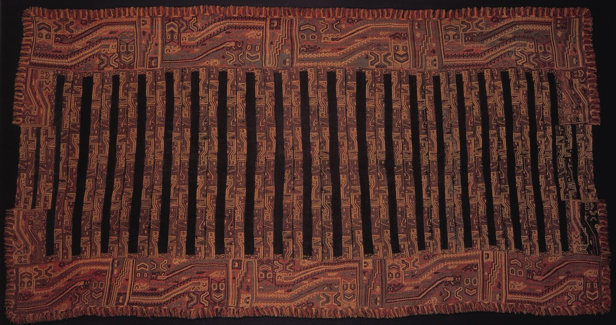 MuseoLarco's tweet photo. @YorkshireMuseum One of the #MuseoLarco #StarObjects is the "Manto del Dragón". A mantle with a message of regeneration, preserved for more than 2,500 years in the sands of our Peruvian coast. More info 🎬 ► https://t.co/5XBIxcFxi6 
(You can turn on auto-translated captions.)
.
#CuratorBattle https://t.co/09iQ7Tbhhp