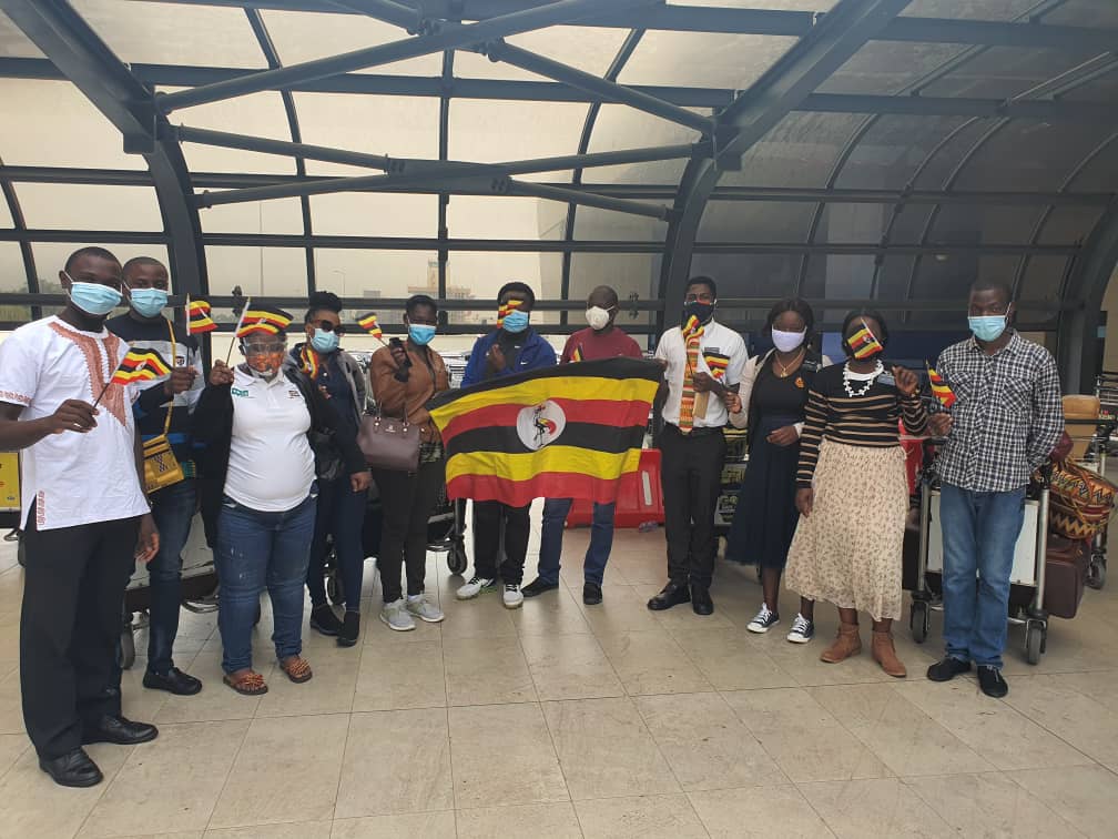 UgandaMFA's tweet photo. @UGHighComNIG Amb. @NelsonOcheger & staff saw off πΊπ¬ns at Murtala Muhammed Int'l Airport Lagos,#Nigeria. The @UG_Airlines plane which will make stopvers in Accra, Abidjan, Duala to pick up stranded nationals in the West #Africa region arrives today.
#MOFAdelivers #RepatriationUG https://t.co/XfCOl0PWSn