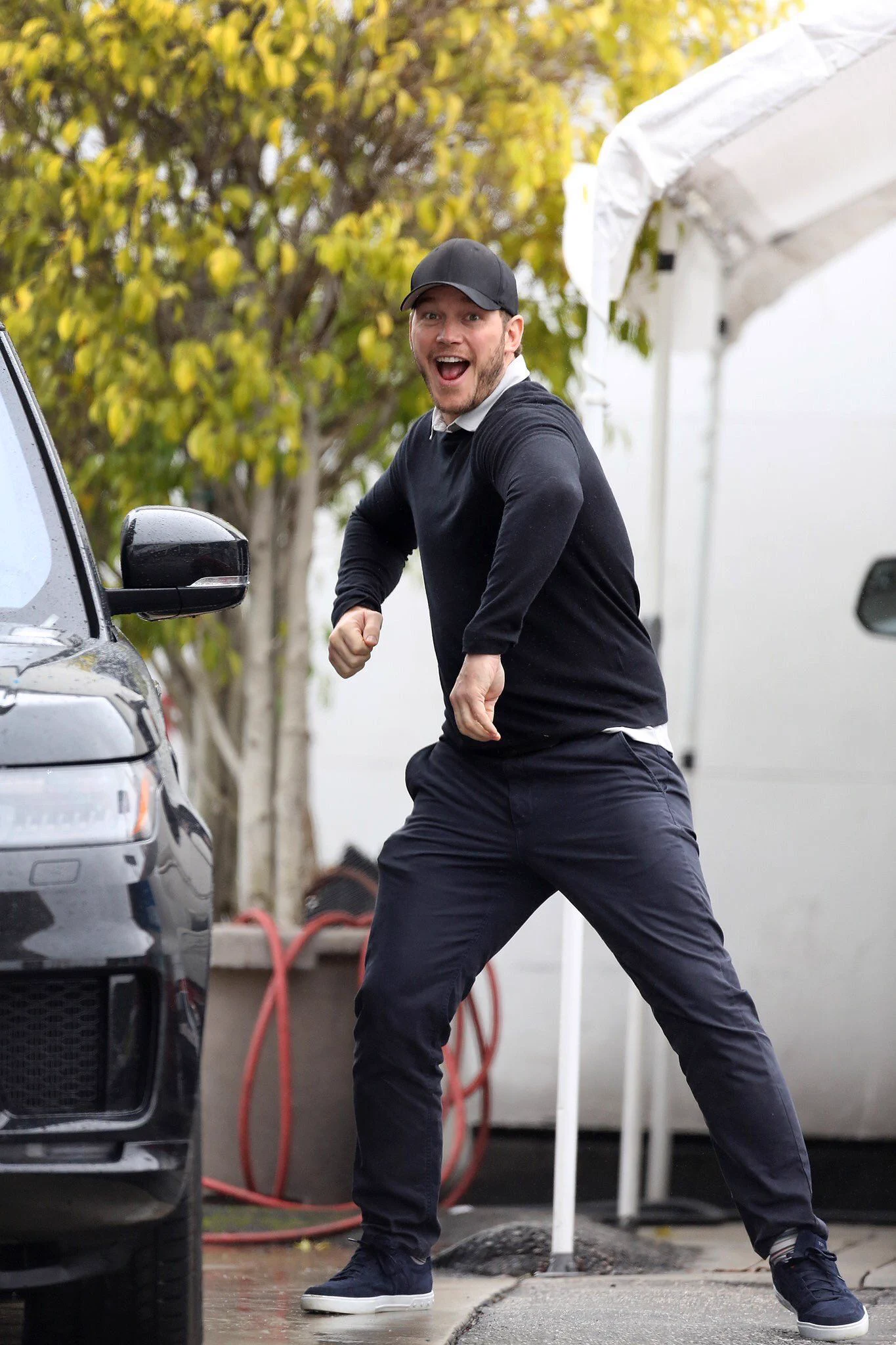 意外とノリノリ？パパラッチに写真を撮られたけど楽しそうなクリス・プラットwww