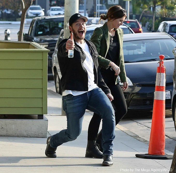 意外とノリノリ？パパラッチに写真を撮られたけど楽しそうなクリス・プラットwww