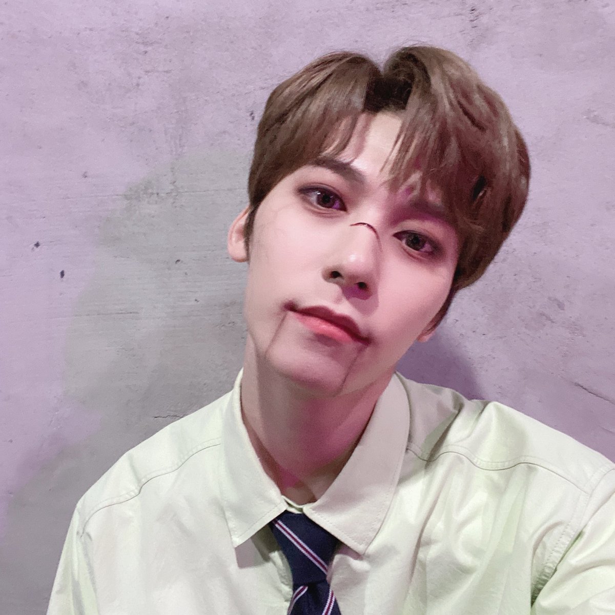 official_ONEUS's tweet photo. [#건희]

달님들 ! 1theK와 함께 한 
스테이지 브레이크(무대뿌셔) 보셨나요~?!
닉건닉건닉~! 저는 주토피아에 나오는
닉 인형으로 변신해 봤습니다!🦊
깜짝 반전되는 퍼포먼스 어떠셨나요!?

오늘부터 달님들도 집에 있는 장난감 
인형들을 한 번 의심해 봅시다👻 https://t.co/hi7Tt5sD4m
