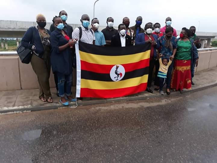 UgandaMFA's tweet photo. @UGHighComNIG Amb. @NelsonOcheger & staff saw off πΊπ¬ns at Murtala Muhammed Int'l Airport Lagos,#Nigeria. The @UG_Airlines plane which will make stopvers in Accra, Abidjan, Duala to pick up stranded nationals in the West #Africa region arrives today.
#MOFAdelivers #RepatriationUG https://t.co/XfCOl0PWSn