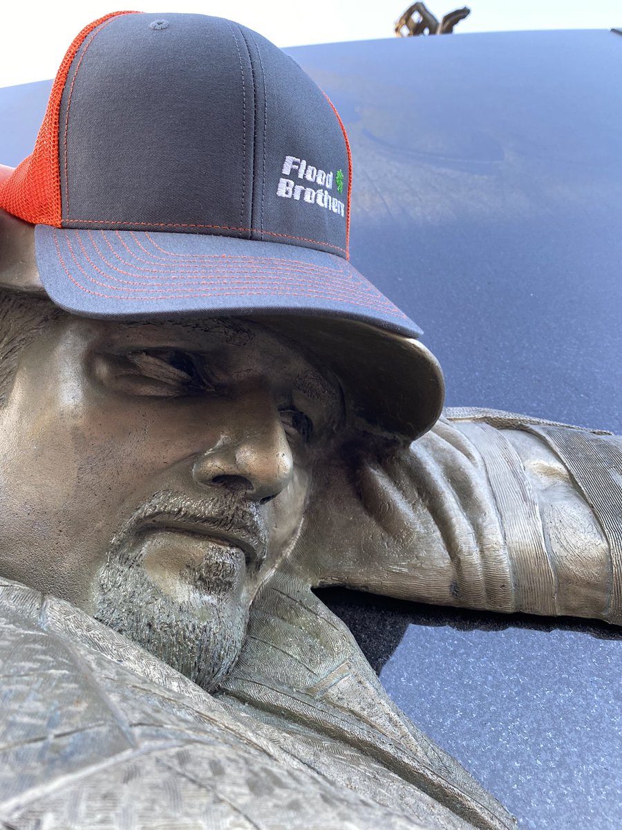 FloodBroChicago's tweet photo. It’s a beautiful day for baseball in Chicago. Welcome back @whitesox and @Cubs #FloodBrothersDisposal #WhiteSox #Cubs #Harry #Konerko https://t.co/U8NyYsoIZJ