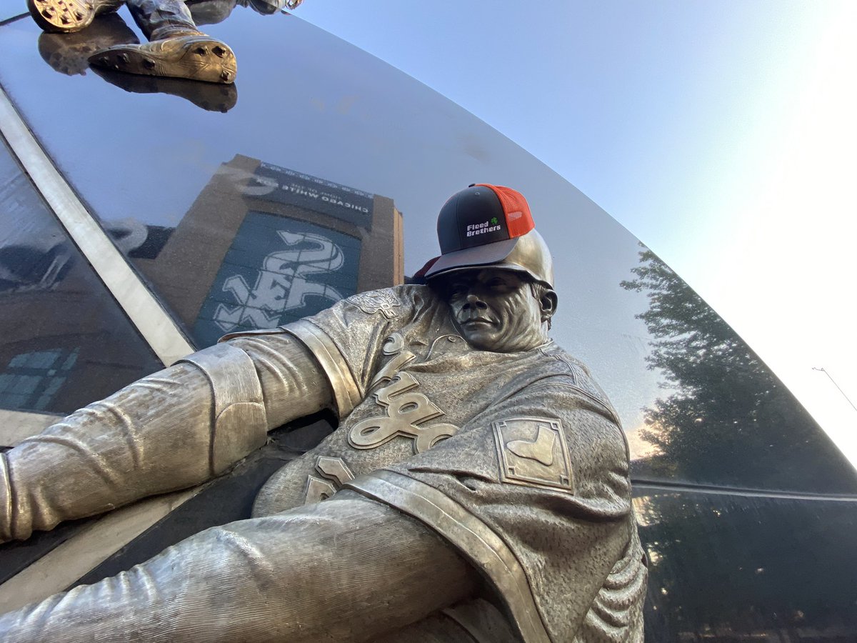 FloodBroChicago's tweet photo. It’s a beautiful day for baseball in Chicago. Welcome back @whitesox and @Cubs #FloodBrothersDisposal #WhiteSox #Cubs #Harry #Konerko https://t.co/U8NyYsoIZJ
