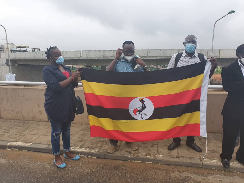 UgandaMFA's tweet photo. @UGHighComNIG Amb. @NelsonOcheger & staff saw off πΊπ¬ns at Murtala Muhammed Int'l Airport Lagos,#Nigeria. The @UG_Airlines plane which will make stopvers in Accra, Abidjan, Duala to pick up stranded nationals in the West #Africa region arrives today.
#MOFAdelivers #RepatriationUG https://t.co/XfCOl0PWSn