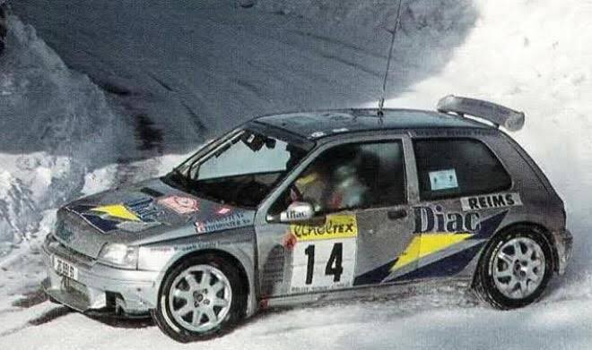 CheGaTac's tweet photo. 無事、クリオにシール貼り終わりました👏
元ネタは1995年のteam diacのclio maxi

初めてのレプリカ！ https://t.co/RYs1a3ZrWp