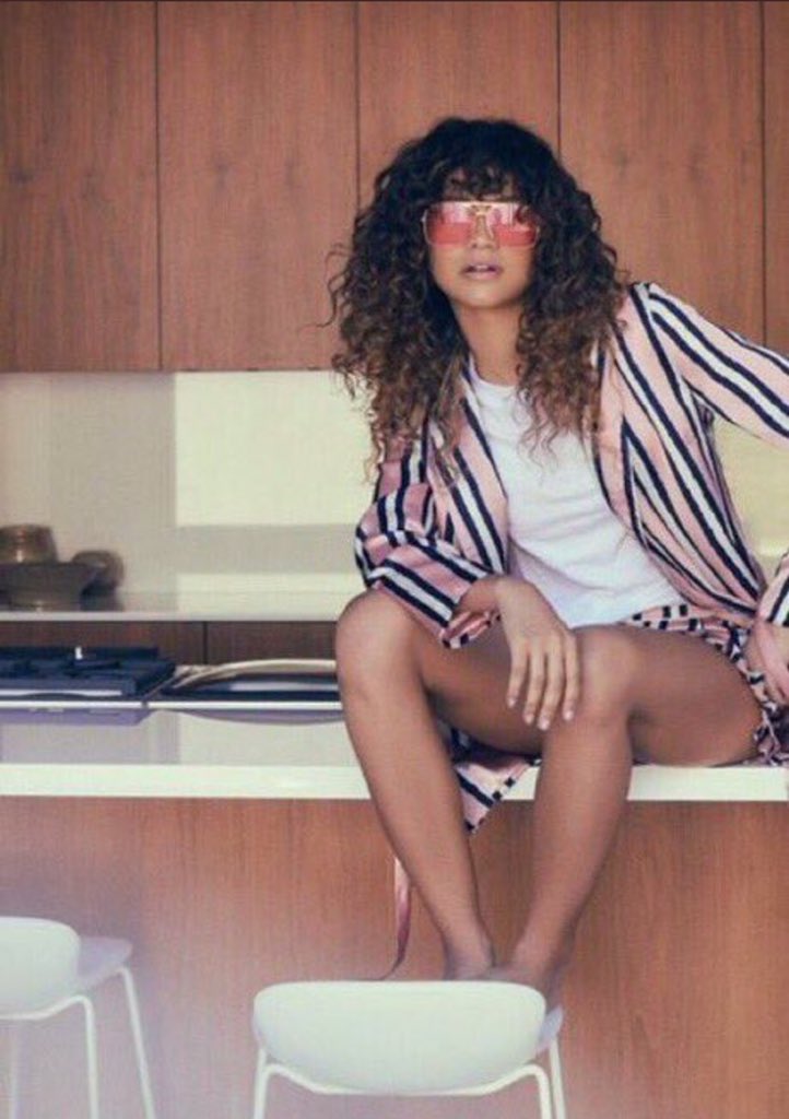 𝐙𝐞𝐧𝐝𝐚𝐲𝐚 𝐰𝐢𝐭𝐡 𝐜𝐮𝐫𝐥𝐬/𝐰𝐚𝐯𝐲 𝐡𝐚𝐢𝐫; 𝐚 𝐦𝐮𝐜𝐡 𝐧𝐞𝐞𝐝𝐞𝐝 𝐭𝐡𝐫𝐞𝐚𝐝