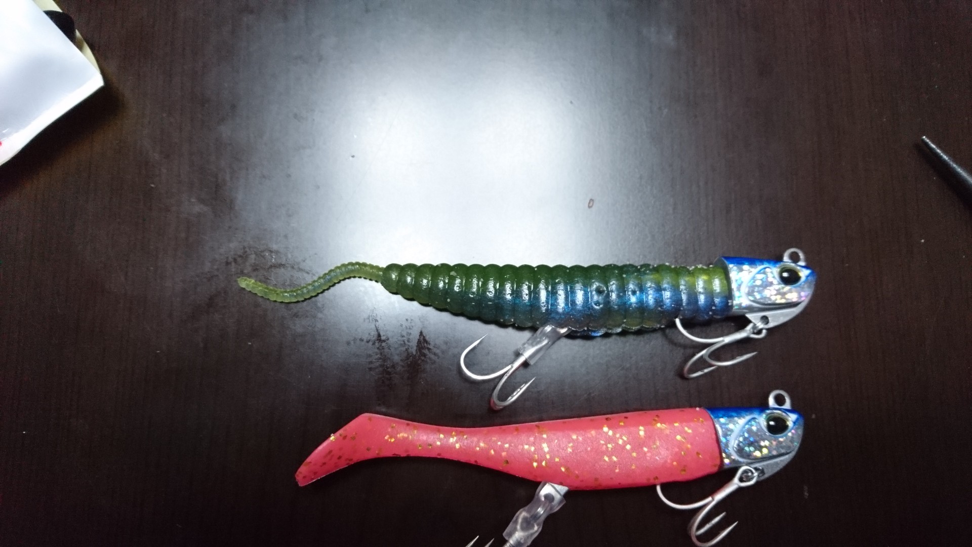 霞ヶ浦の魚人 中身フォアグラ 対サーフ用リグ案 デスアダー釣れるからサーフで使いたいじゃないですか ダウンショットで使用するので常にある程度フラット狙えるレンジをヘタでも保てる はず 笑 6角型錘10号で60 80m位は投げられた