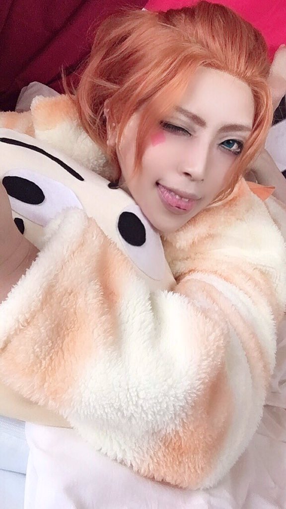 寿々 Cosplay Twisted Wonderland ケイト ダイヤモンド In Bedroom 部屋着やや捏造 髪型やや捏造 おはようからおやすみまでスマホいじってそうだな Twstレイヤーさんと繋がりたい ツイステコスプレ T Co Acpryi8wok
