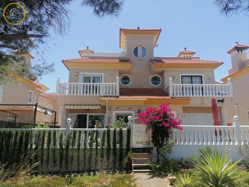 FindersSpanish's tweet photo. 📢 ✨145,000€ - SEMI DETACHED WITH VIEWS✨📣 Ref. CVV102 - Pinar de Campoverde - 3 bed - 2 bath – Gated Community – Communal Pool.
🎥VIDEO TOUR: https://t.co/i2ctvsRwuF
🏠More details: https://t.co/r6ZLCsbJBR
📧 info@spanishhomefinders.com
☎️ (0034) 865 757 418
#SHF #campoverde https://t.co/icfm5xXNU8