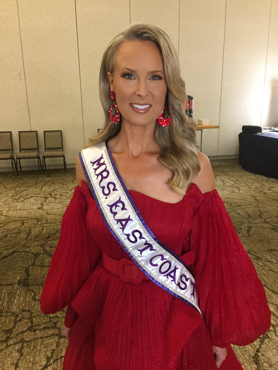 CoastMrs's tweet photo. Thank you to Marie of MHR Designs in helping me to create the best donation basket to raise money for Girls Inc. Learn more at https://t.co/2NJppcnGTH.
Gown: Joey at The Competitive Image
#MrsIntl2020 #IntlPageants
#MrsInternational
#FollowYourHeartEC https://t.co/tFNCtnYkTq