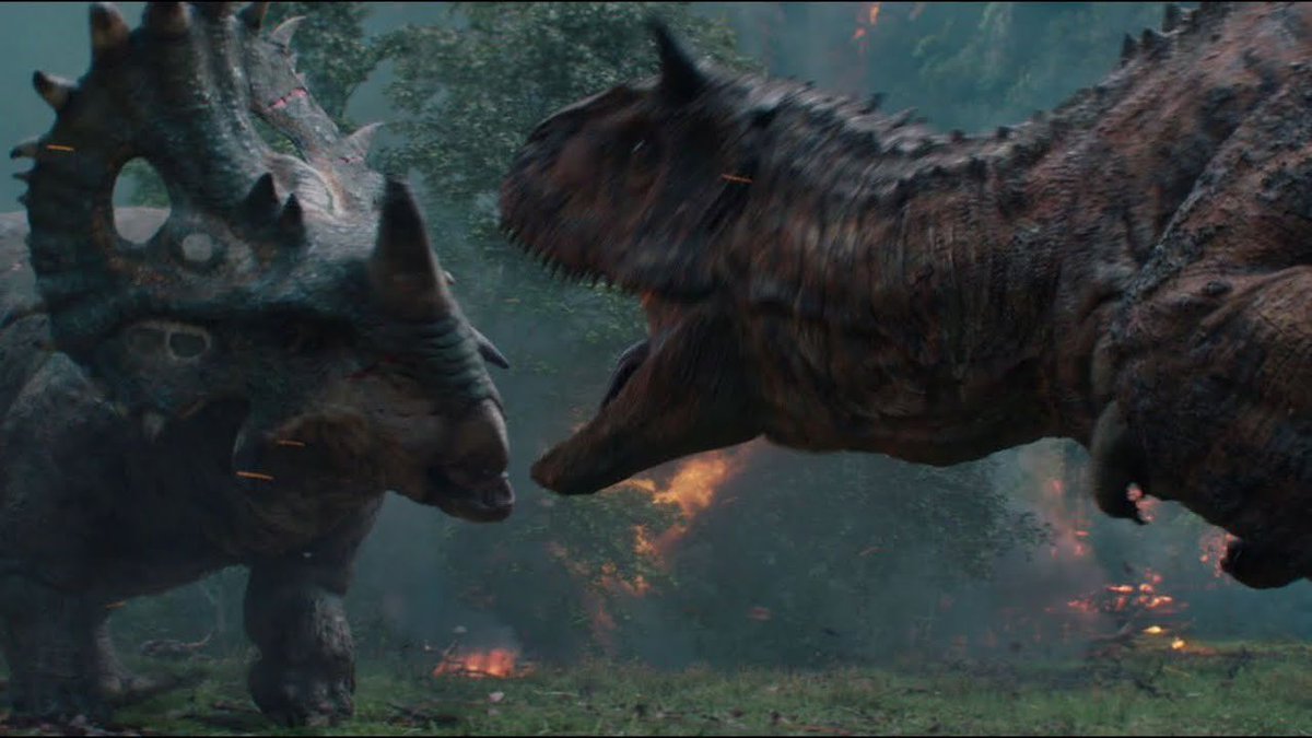 #金曜ロードSHOW#ジュラシックワールドカルノタウルス対シノケラトプスという夢のカード。恐竜好きにはたまらない構図なんですよ（鼻血） 