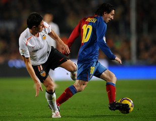 RoyNemer's tweet image. On this day in 2008, Lionel Messi was given the number 10 shirt for Barcelona.