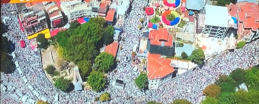 herkesin inancına saygılıyız, fakat madem bu büyüklükte kalabalıkların biraraya gelmesinin hiç bir mahsuru yok, biz neden konser veremiyoruz? <a href="/drfahrettinkoca/">Dr. Fahrettin Koca</a>