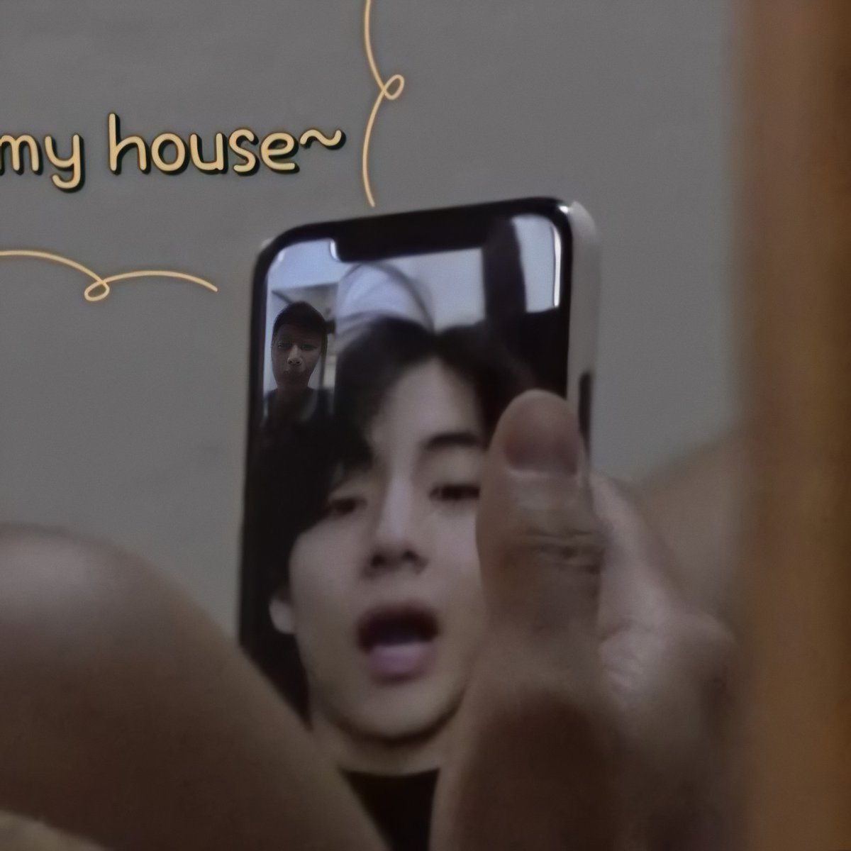 taebokkiii's tweet photo. Taehyung a whole cutie pouting in tiny 🥺 https://t.co/I0mKLQNRR0