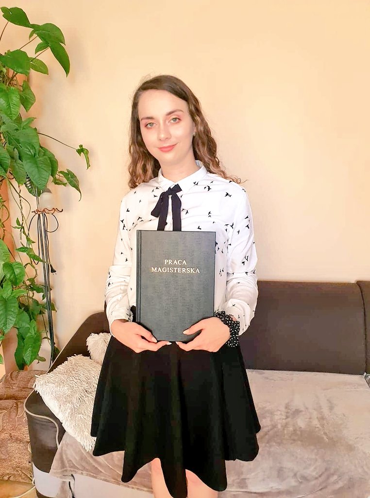 Yuuki__ona's tweet photo. Jestem dumna, że kpop pomógł mi zdać studia magisterskie na stosunkach międzynarodowych!
Tak mam pracę o Hallyu i jestem z tego dumna, bo w Polsce brakuje badań na ten temat!
@weareoneEXO
#EXO_L #student #thesisdefence #master_degree https://t.co/QqJRWAdfMB https://t.co/ssjKSHXqsA