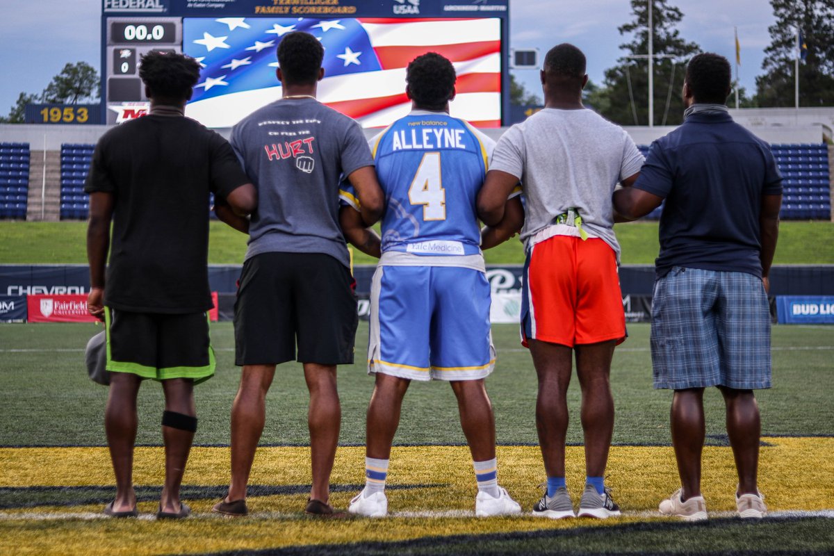 DenverOutlaws's tweet photo. The Denver Outlaws stand behind Isaiah, Kris, Mark, and Chad.
#BlackLivesMatter https://t.co/zqMD6gDoNl
