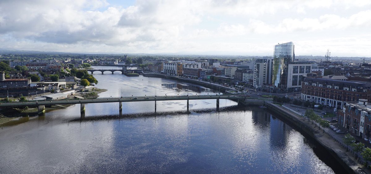 _DaveJeffreys's tweet photo. Another busy week as @LimerickChamber President. This week saw me on @IrelandAMVMTV with @huggnote from @LimerickStrand. Later met with @EamonRyan followed by @moranjohna1. We had some great discussions on #Limerick and I look forward to meeting them again. Thank you both. https://t.co/Zb4rDugLrg