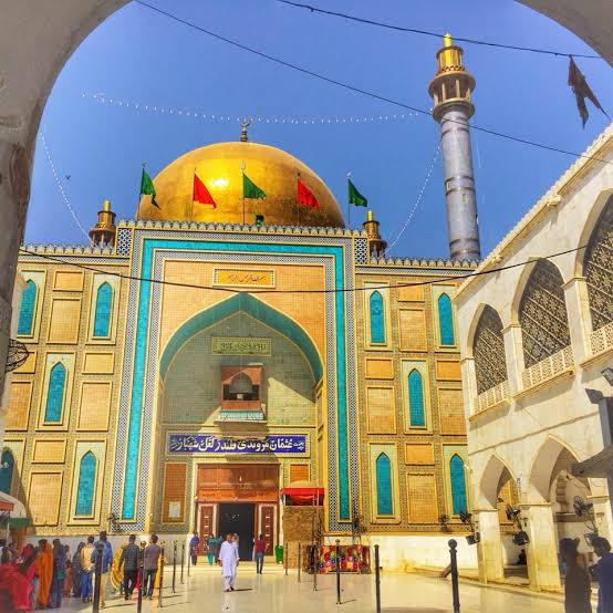 IsraTalpur's tweet photo. سيوهڻ: - پاڪستان جي سڀني کان مشهور صوفي حضرت لعل شهباز قلندر جو شهر آهي.
#HistoricSindh https://t.co/zb7gXDgCyN