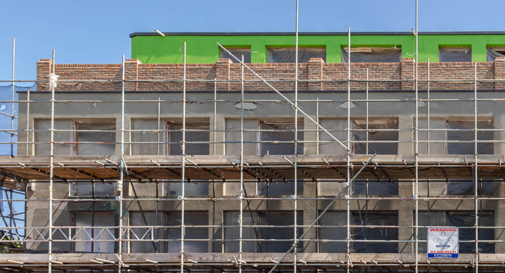 RenderlineLtd's tweet photo. *Project update*: We're almost done transforming this apartment block in Letchworth Garden City with beautiful brick-slips and render from @WetherbyEWI (photos include "before" picture, showing progress).
#brickslips #render #ewi #facades #constructionuk https://t.co/XttIROCXc6