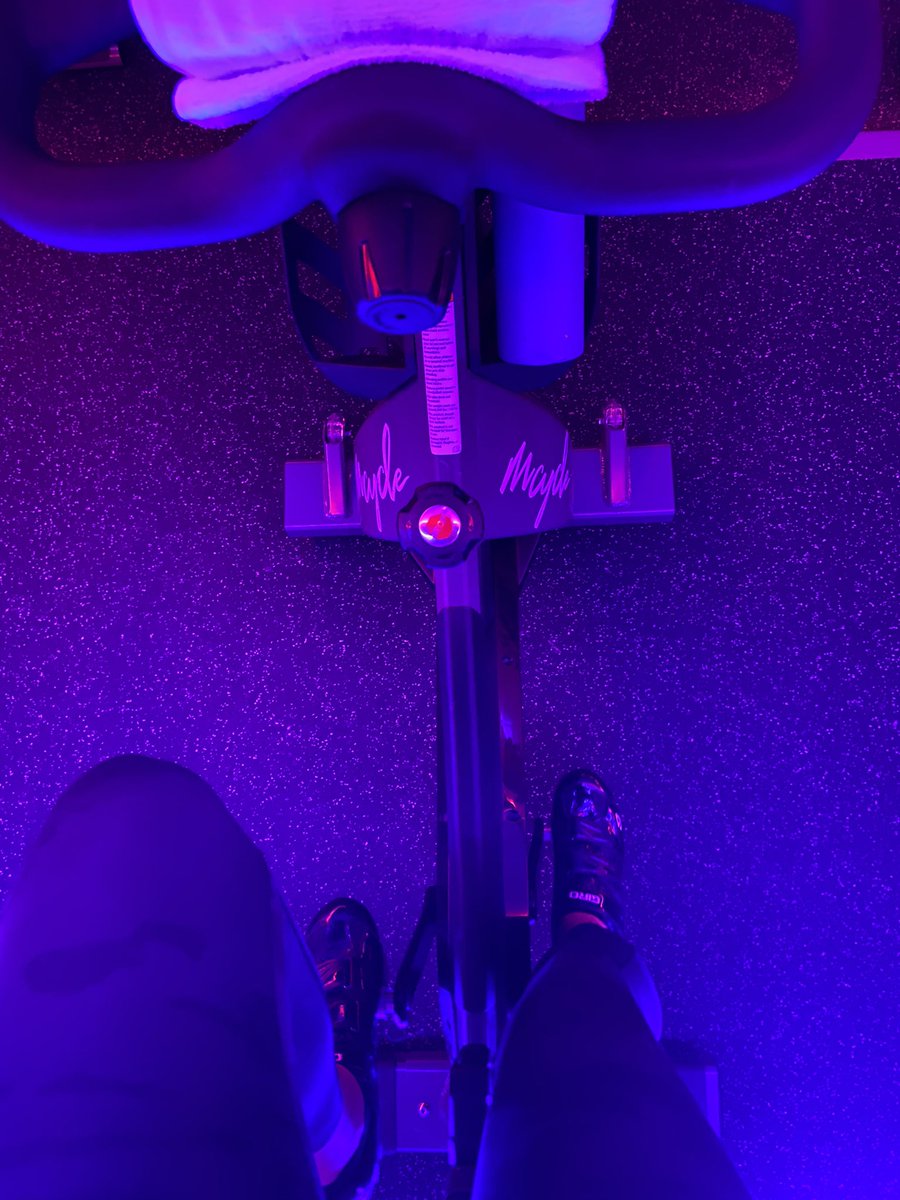 perpetualdater's tweet photo. New spin shoes #MCYCLE #spin #fitness #SLC #workout #feelingood #newshoes #giro #sweatfest #weekendvibes https://t.co/w0XZlnq5iG