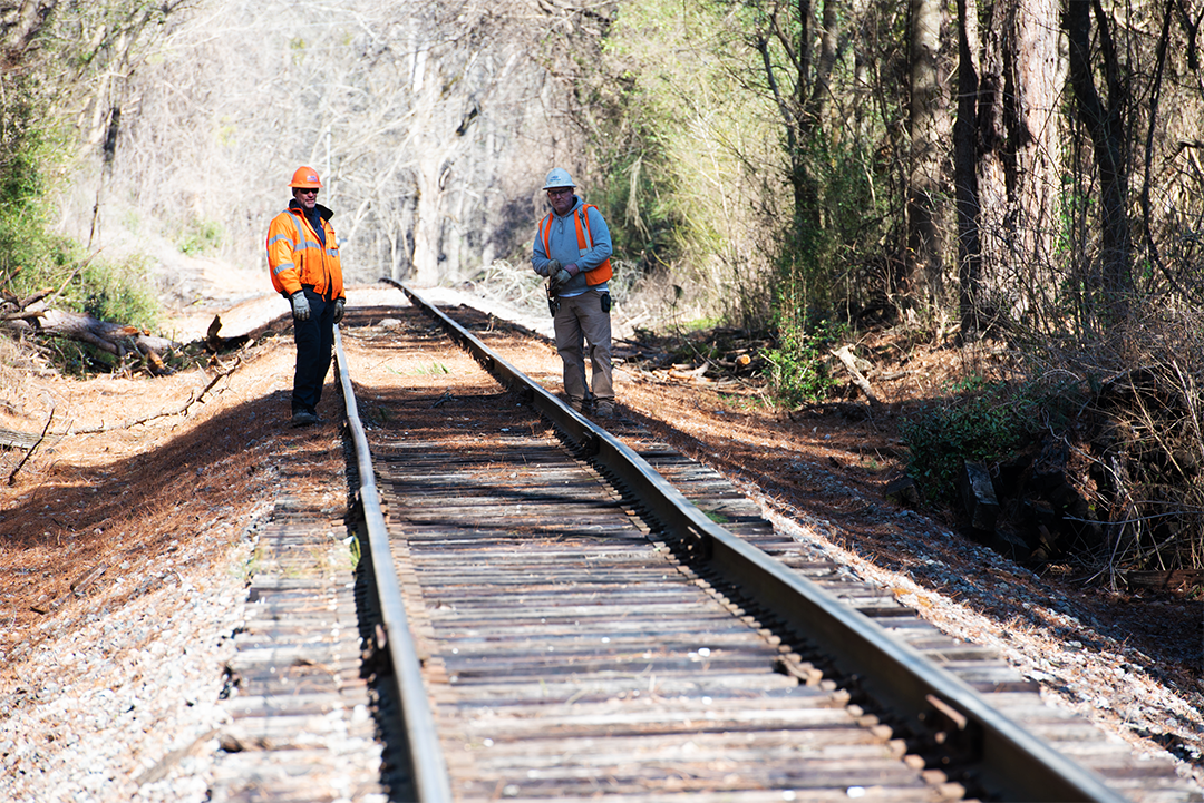 PatriotRail's tweet photo. The work our field teams perform when they aren't running the train is essential in ensuring smooth operating days. 

#patriotrailandports #logistics #supplychain #transportation #railroadsofamerica https://t.co/10Ai7Q1C5I
