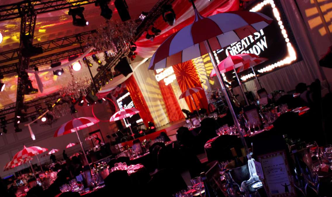 TableArtUK's tweet photo. ⚡ It's #FlashbackFriday!

Memories of the @landmarklondon this time last year when we installed the Circus Parasol table centre. 

👉 Product: https://t.co/fxCZDgVb55

#TableArt | #TableCentres | #EventStyling | #EventProfs https://t.co/QKfG3LJh9G