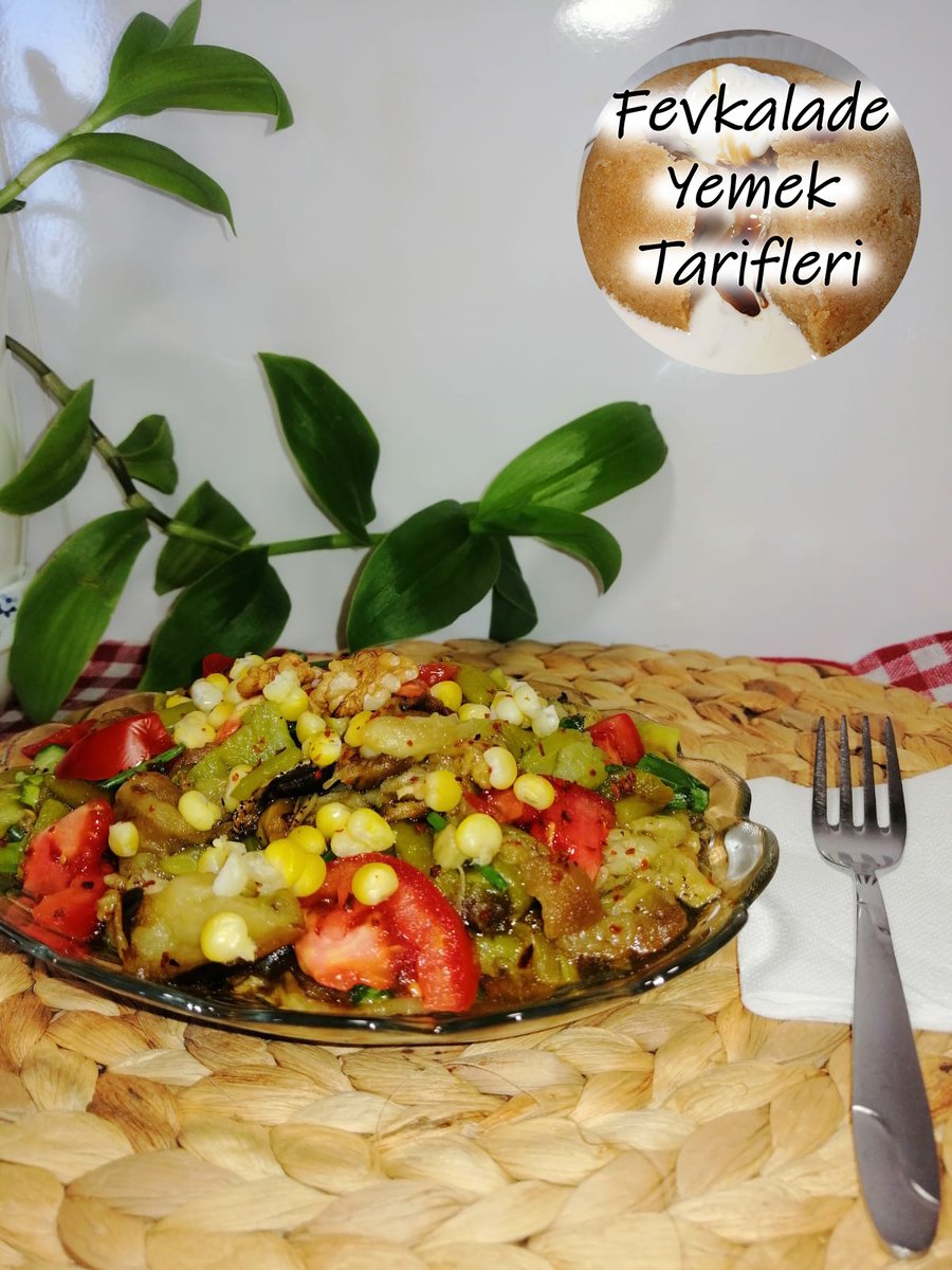 FTarifleri's tweet photo. Közlenmiş 🍆PATLICAN SALATASI TARİFİ🍆
- Herkese Selam🙋‍♀️
 Bugün kebapların vazgeçilmezi olan ve mezelerin sultanı olan 'Patlıcan Salatası' ile karşınızdayım.
Tarifi için Instagram; FEVKALADE YEMEK TARİFLERİ 👇👇
https://t.co/PAtpGWcLWF

#Patlıcansalatası #Patlıcan #Meze #Arasoğuk https://t.co/l1YLVmS77f