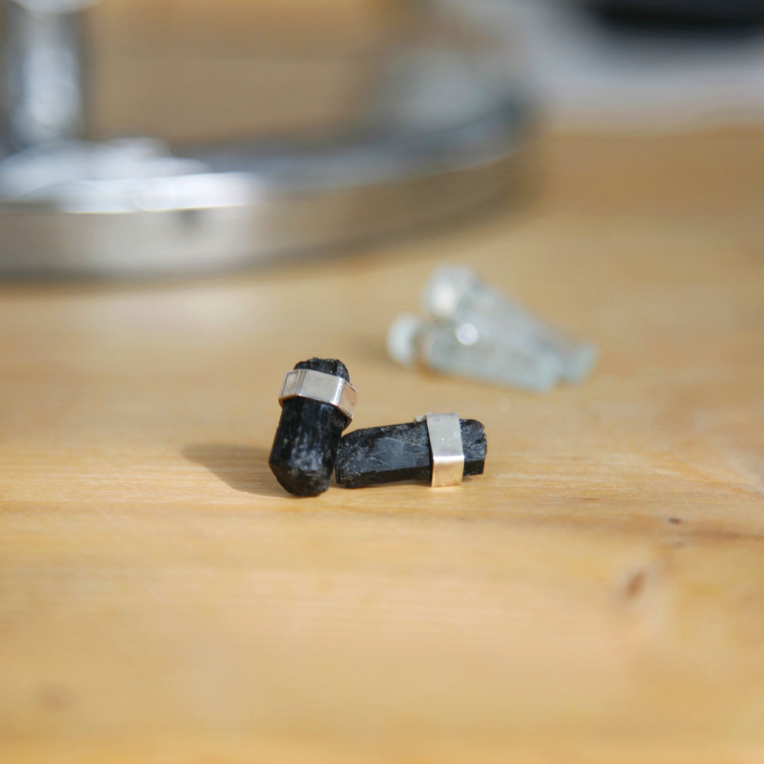 byGlaire's tweet photo. Raw black tourmaline earrings flying to Colera 🛩️
.
.
👉 https://t.co/VABgNwLcAO
.
.
.
#handmadejewelry #earrings  #whitegold #silverjewelry #jewelrydesigner #tourmalinejewelry #etsyshop https://t.co/NqulaO8JfF