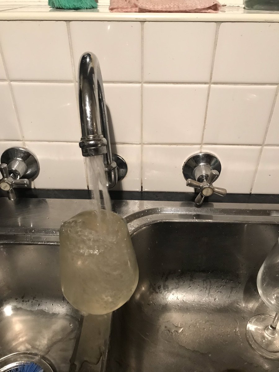 ___lally's tweet photo. My mains water is looking a bit suspect in Elwood?  @southeastwater @MDMelbWater https://t.co/kOsnTkRd95