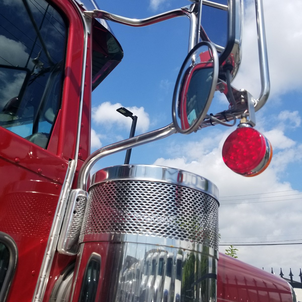 PeterbiltBC's tweet photo. Some days, nothing beats a really good drive.. #driveapeterbilt https://t.co/dULIz8WErI