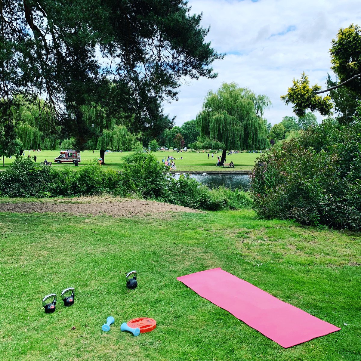 elsbelles_fit's tweet photo. Unsure about going back to the gym just yet? 🤔
▫️
Why not give out door personal training ago! 🤸🏼‍♀️
▫️
Fresh air, no need to stay in a boxed off spot, free to move around and all the equipment cleaned and taken care off for you! 👏🏻
▫️
#stratforduponavon #personaltraining https://t.co/oP9bor8uG7