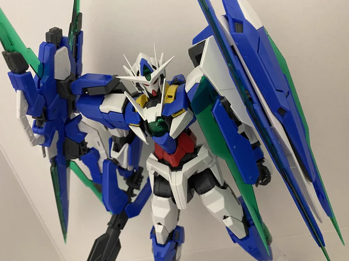 クアンタフルセイバー完成したー 素組みでこれは格好良すぎでは 