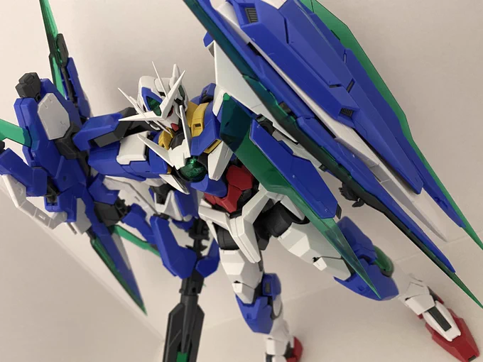 クアンタフルセイバー完成したー 素組みでこれは格好良すぎでは 