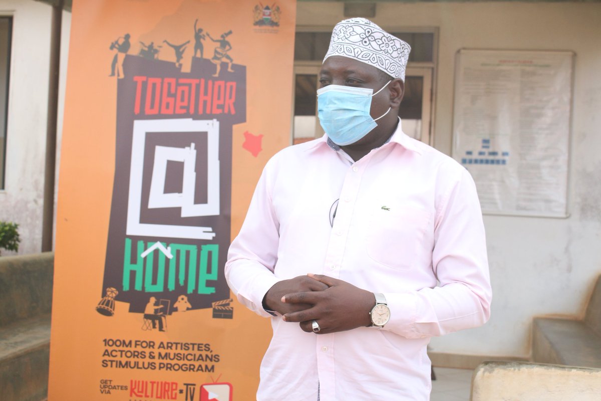 CultureCentreKE's tweet photo. Mr. Ramadhan - County Government of Kwale
Department of Social Services & Talent Management hosted us for the 100M Stimulus Program Mashinani at the Kwale Cultural Centre @kennet_b @MichaelPundo
#TogetherAtHome #WorkforPay #PamojaNyumbani https://t.co/GacIYwQMih