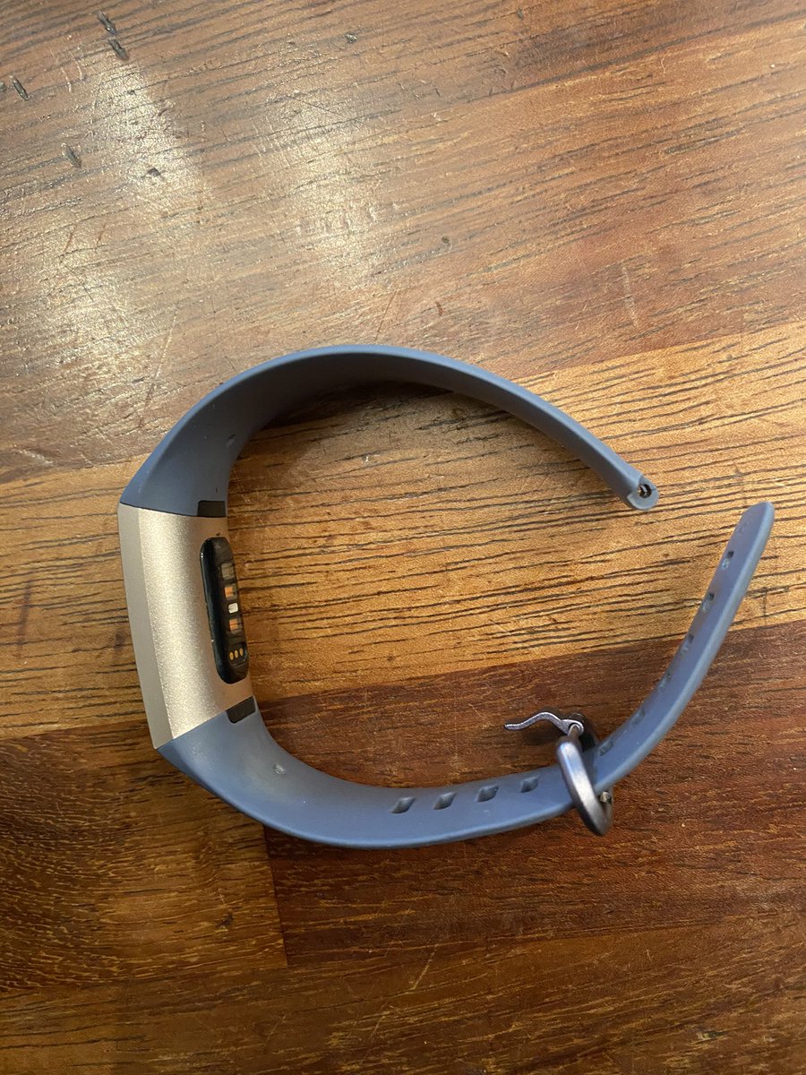 catrinelis's tweet photo. @FitbitSupport hi, I’ve had my Fitbit less than a year and the strap has broken? https://t.co/P05y1e6lRs