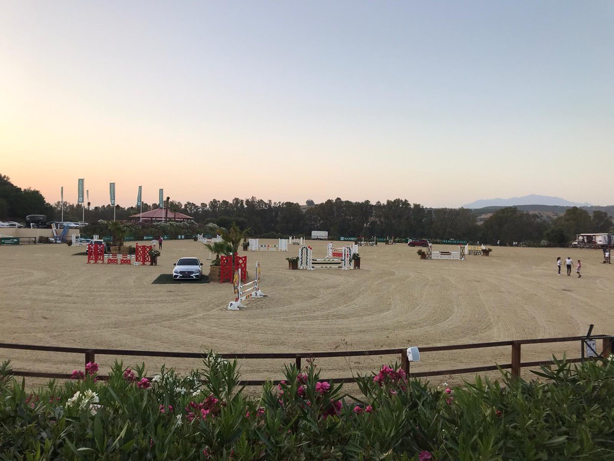 CadimarMercedes's tweet photo. 🔰PATROCINIO #Cadimar @MBenzEspana 🔰

La segunda prueba del CSN3* (Nacional de 3 estrellas) finalizará mañana pero mientras tanto, podemos seguir disfrutando de los más espectaculares saltos 🚧🐎👌 en el @SantaMariaPoloC 

Te esperamos 🤗 https://t.co/XTDyTH5w9O